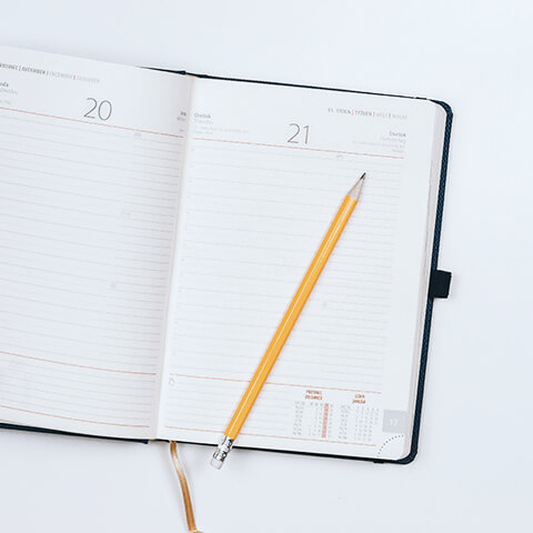 ���s���ɍ��킹�āA�ʐځA�̌����X